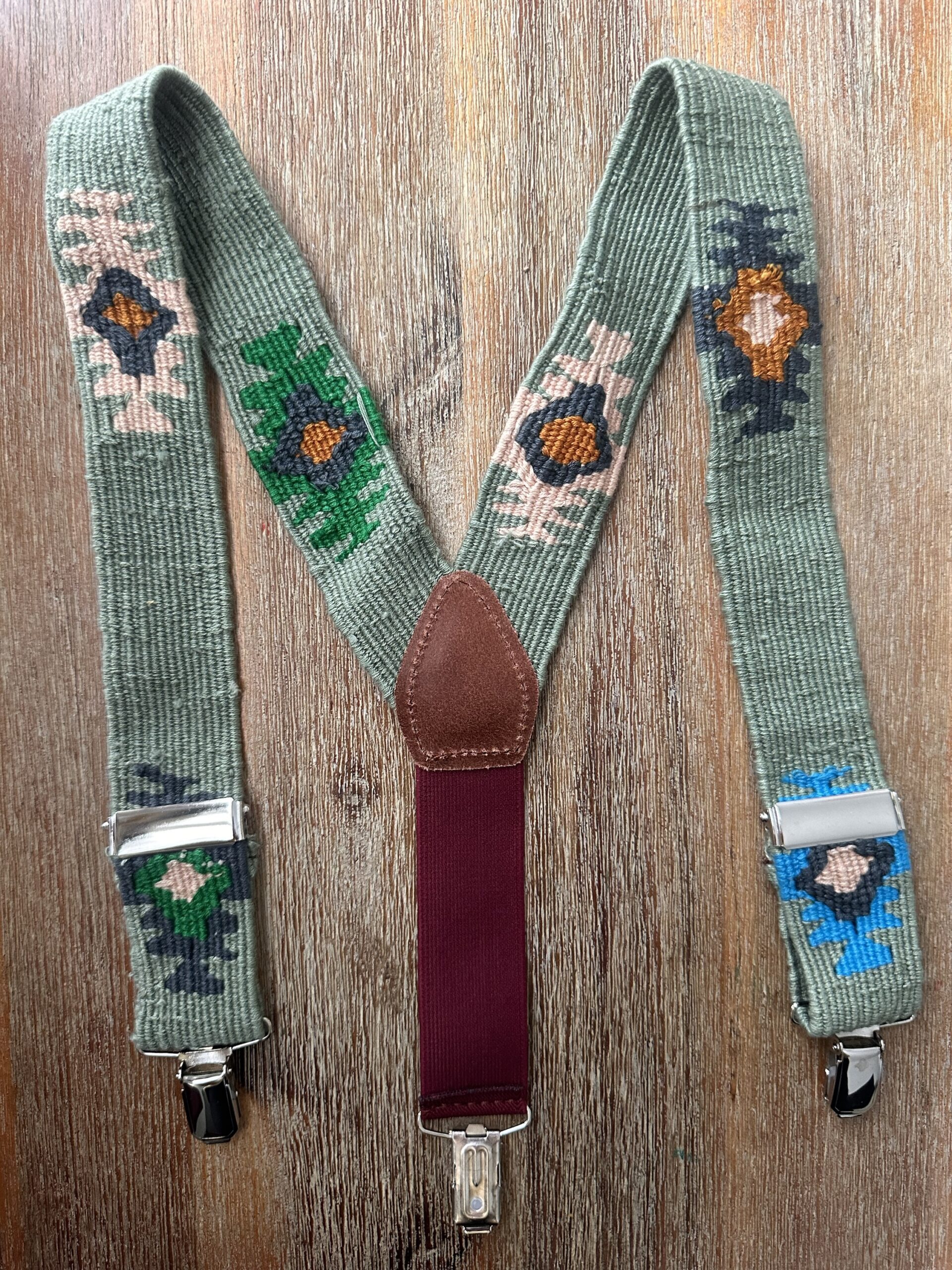 Tirantes tejidos verde claro