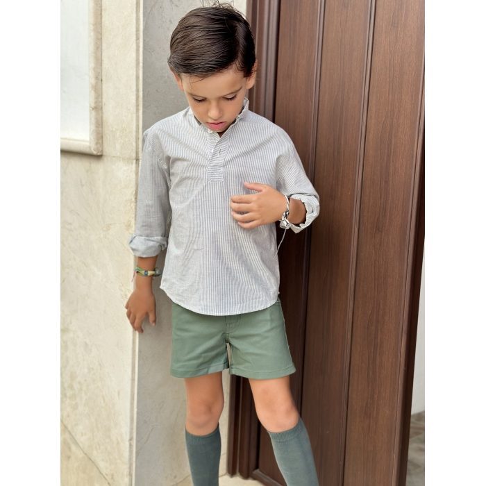 Pantalón corto verde de niño